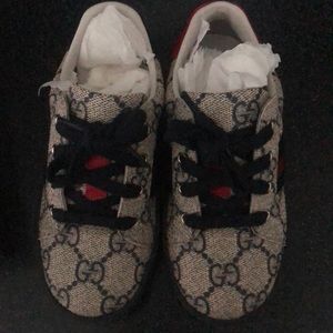 KIDS GUCCI SNEAKERS WORN ONCE